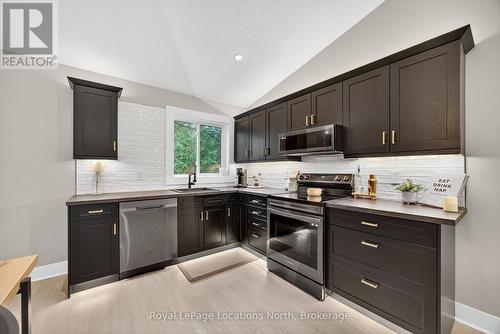 305 - 5 Dawson Drive, Collingwood, ON - Indoor Photo Showing Kitchen