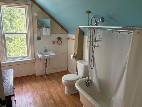 39 Sowden Street S, Souris, MB - Indoor Photo Showing Bathroom