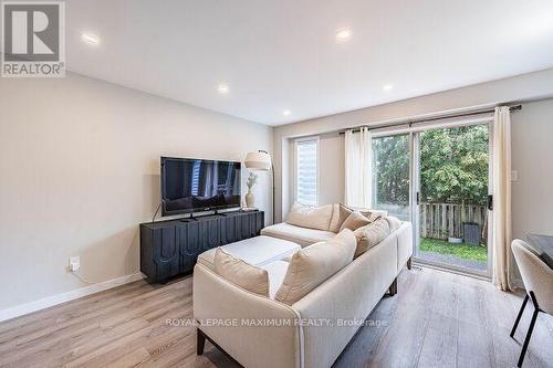56 Potter Crescent, New Tecumseth, ON - Indoor Photo Showing Living Room
