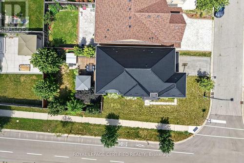 2561 Grand Oak Trail, Oakville, ON - Outdoor