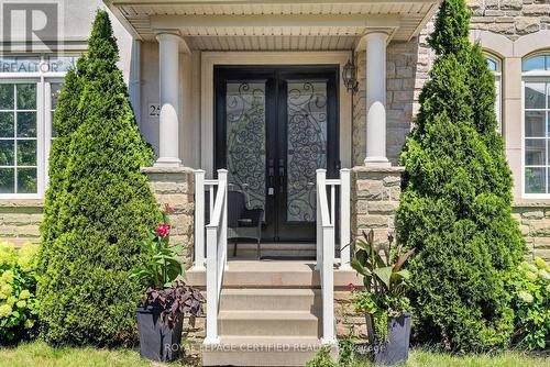 2561 Grand Oak Trail, Oakville, ON - Outdoor