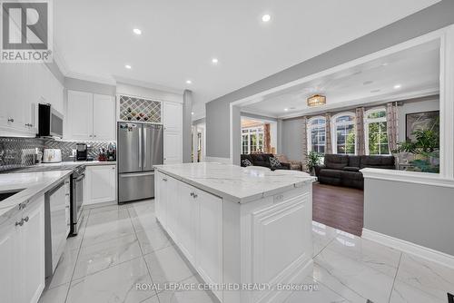 2561 Grand Oak Trail, Oakville, ON - Indoor Photo Showing Kitchen With Upgraded Kitchen