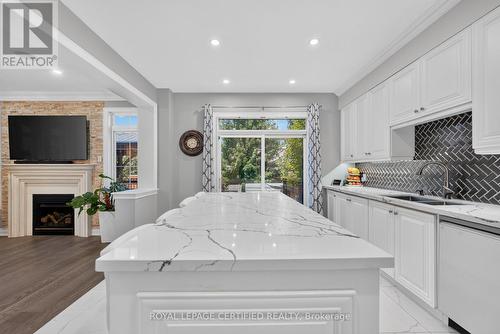 2561 Grand Oak Trail, Oakville, ON - Indoor Photo Showing Kitchen With Double Sink