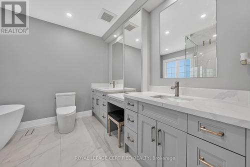 2561 Grand Oak Trail, Oakville, ON - Indoor Photo Showing Bathroom