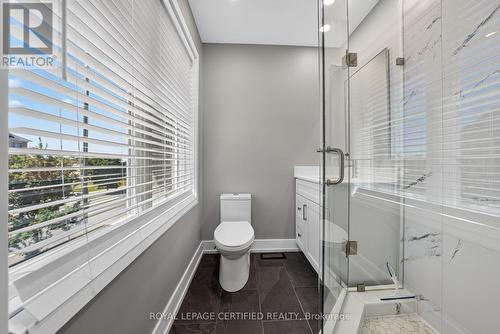 2561 Grand Oak Trail, Oakville, ON - Indoor Photo Showing Bathroom