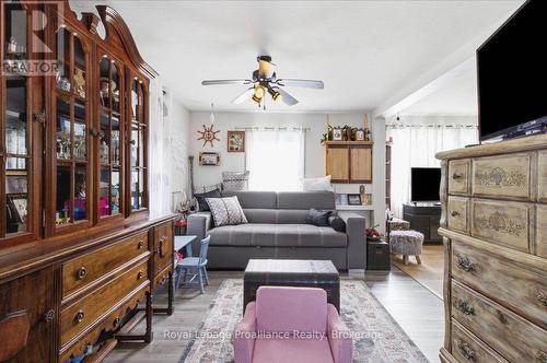 21 North Hastings Avenue, Marmora And Lake (Marmora Ward), ON - Indoor Photo Showing Living Room