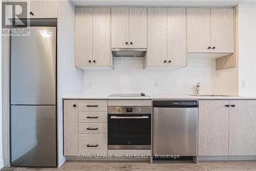 1018 - 461 Green Road, Hamilton, ON - Indoor Photo Showing Kitchen With Stainless Steel Kitchen With Upgraded Kitchen