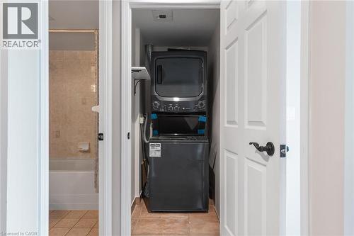 4889 Kimbermount Avenue Unit# 1707, Mississauga, ON - Indoor Photo Showing Laundry Room