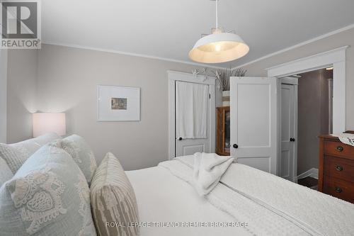 127 Thornton Avenue, London East (East B), ON - Indoor Photo Showing Bedroom