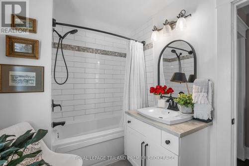 127 Thornton Avenue, London East (East B), ON - Indoor Photo Showing Bathroom
