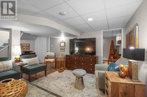 127 Thornton Avenue, London East (East B), ON - Indoor Photo Showing Living Room