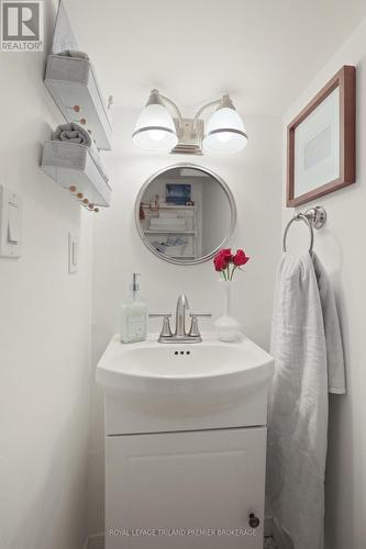 127 Thornton Avenue, London East (East B), ON - Indoor Photo Showing Laundry Room