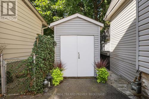 127 Thornton Avenue, London East (East B), ON - Outdoor With Exterior
