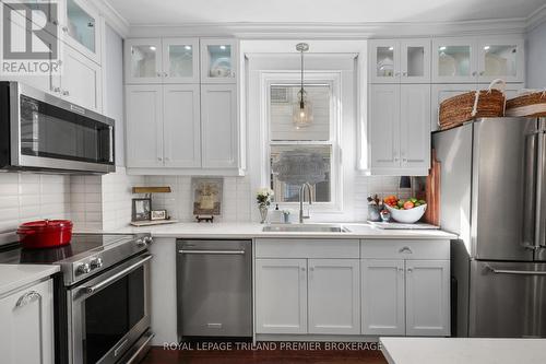 127 Thornton Avenue, London East (East B), ON - Indoor Photo Showing Kitchen With Upgraded Kitchen