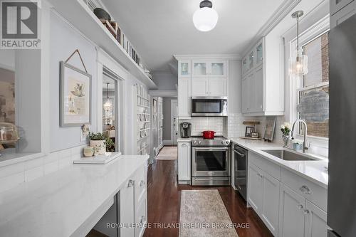 127 Thornton Avenue, London East (East B), ON - Indoor Photo Showing Kitchen With Upgraded Kitchen