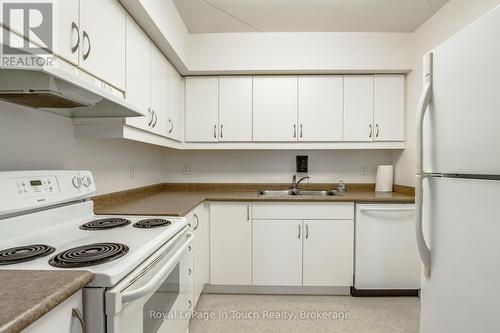 Club Room Kitchen - 102 - 333 Lafontaine Road W, Tiny, ON 