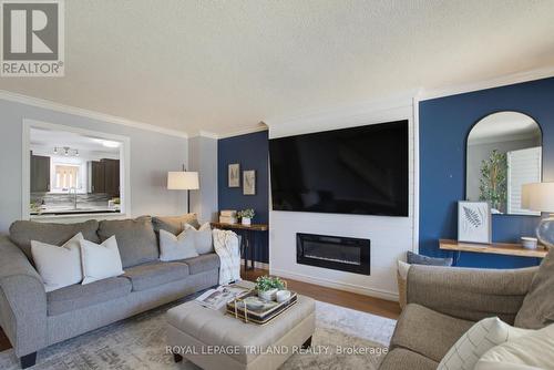146 Golfdale Crescent, London South (South Q), ON - Indoor Photo Showing Living Room With Fireplace