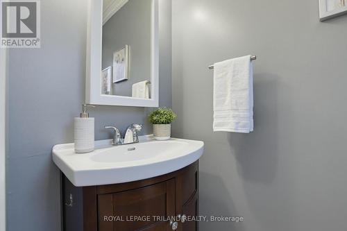 146 Golfdale Crescent, London South (South Q), ON - Indoor Photo Showing Bathroom