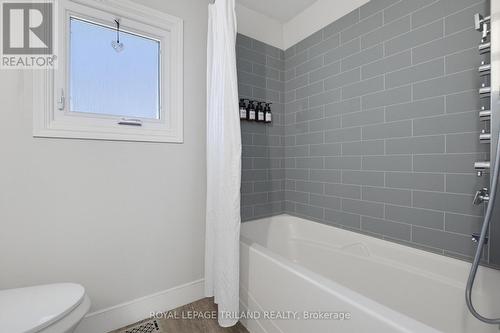 146 Golfdale Crescent, London South (South Q), ON - Indoor Photo Showing Bathroom