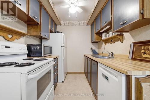 H - 11 Prince Of Wales Drive, Belleville (Belleville Ward), ON - Indoor Photo Showing Kitchen With Double Sink
