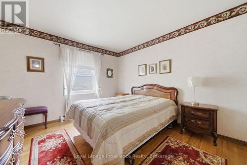 H - 11 Prince Of Wales Drive, Belleville (Belleville Ward), ON - Indoor Photo Showing Bedroom