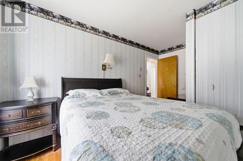 H - 11 Prince Of Wales Drive, Belleville (Belleville Ward), ON - Indoor Photo Showing Bedroom