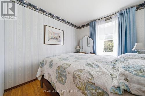 H - 11 Prince Of Wales Drive, Belleville (Belleville Ward), ON - Indoor Photo Showing Bedroom