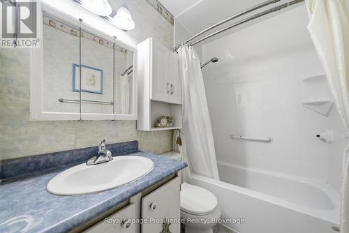 H - 11 Prince Of Wales Drive, Belleville (Belleville Ward), ON - Indoor Photo Showing Bathroom