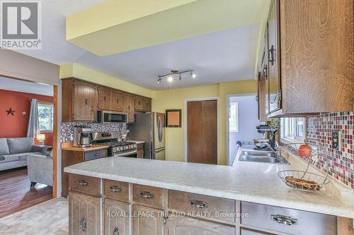 425 Queen Street, Lucan Biddulph (Granton), ON - Indoor Photo Showing Kitchen With Double Sink