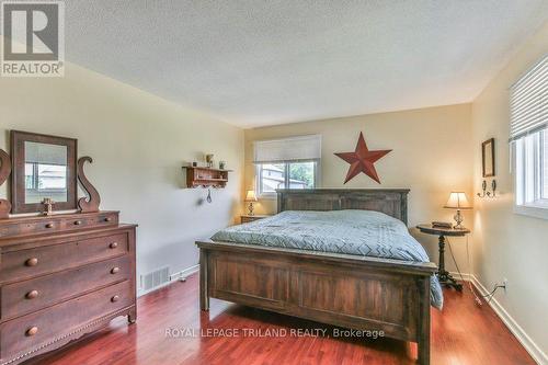 425 Queen Street, Lucan Biddulph (Granton), ON - Indoor Photo Showing Bedroom