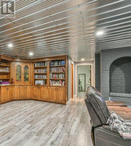 425 Queen Street, Lucan Biddulph (Granton), ON - Indoor Photo Showing Other Room