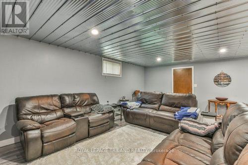 425 Queen Street, Lucan Biddulph (Granton), ON - Indoor