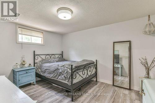 425 Queen Street, Lucan Biddulph (Granton), ON - Indoor Photo Showing Bedroom