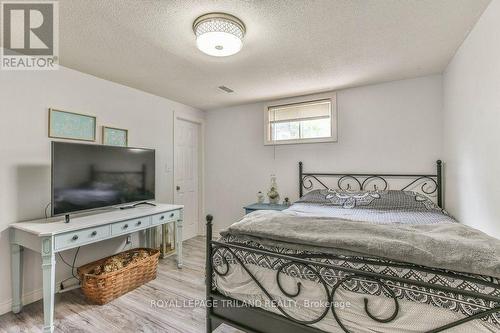 425 Queen Street, Lucan Biddulph (Granton), ON - Indoor Photo Showing Bedroom