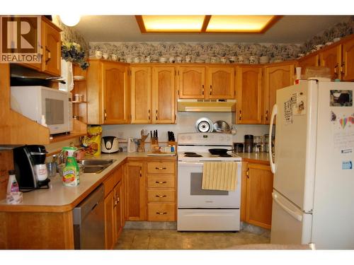 11110 Quinpool Road Unit# 2, Summerland, BC - Indoor Photo Showing Kitchen