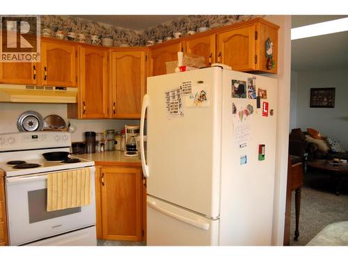 11110 Quinpool Road Unit# 2, Summerland, BC - Indoor Photo Showing Kitchen