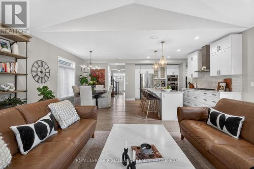 828 Celeste Drive, Kingston (City Northwest), ON - Indoor Photo Showing Living Room