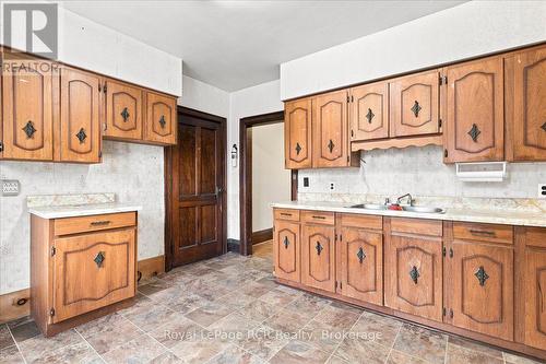 144 Davidson Avenue S, North Perth (Listowel), ON - Indoor Photo Showing Kitchen