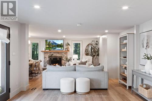 20 Jackman Road, Clarington (Bowmanville), ON - Indoor Photo Showing Living Room With Fireplace
