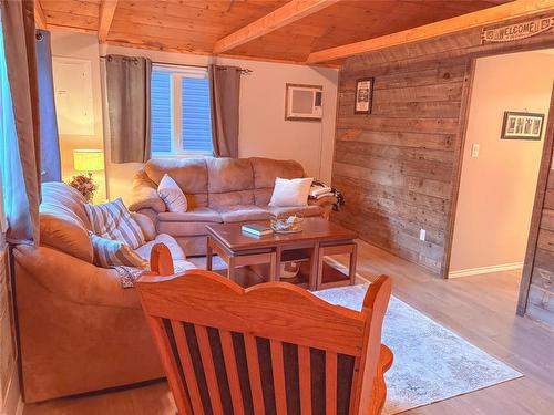 110 Spruce Street, Pelican Lake, MB - Indoor Photo Showing Living Room