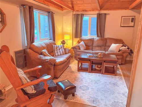110 Spruce Street, Pelican Lake, MB - Indoor Photo Showing Living Room