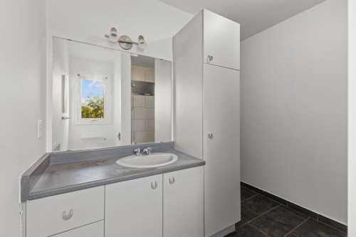 Bathroom - 354 Rue Mondoux, Gatineau (Gatineau), QC - Indoor Photo Showing Bathroom