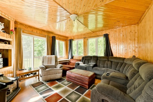 Veranda - 131 Rue Principale, Saint-Malo, QC - Indoor Photo Showing Living Room