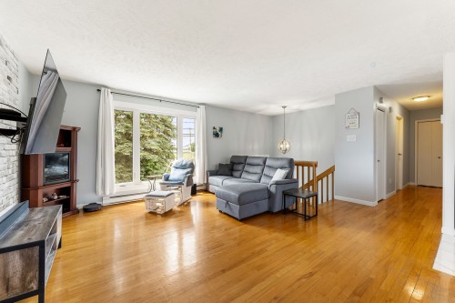Living Room - 911 Rue Cowie, Granby, QC - Indoor Photo Showing Living Room