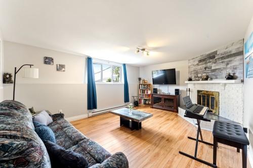 Family Room - 911 Rue Cowie, Granby, QC - Indoor Photo Showing Living Room
