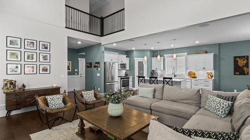3077 Riesling Way, West Kelowna, BC - Indoor Photo Showing Living Room