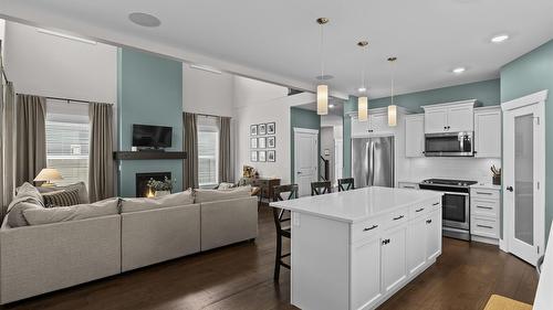 3077 Riesling Way, West Kelowna, BC - Indoor With Fireplace