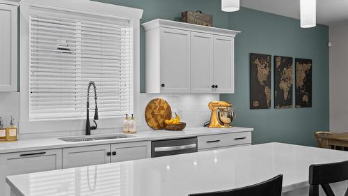 3077 Riesling Way, West Kelowna, BC - Indoor Photo Showing Kitchen With Double Sink With Upgraded Kitchen