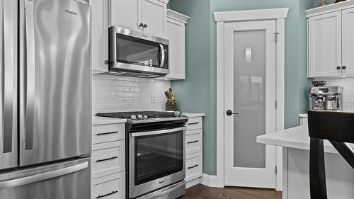 3077 Riesling Way, West Kelowna, BC - Indoor Photo Showing Kitchen With Upgraded Kitchen