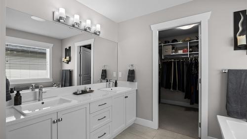 3077 Riesling Way, West Kelowna, BC - Indoor Photo Showing Bathroom